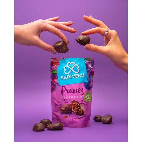 Skrīveru Prunes in Dark Chocolate 110g